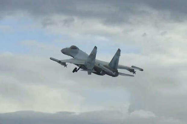 «Ростех»: Су-35С прикрывает ударные группы, а Су-34 наносит удары в тылу