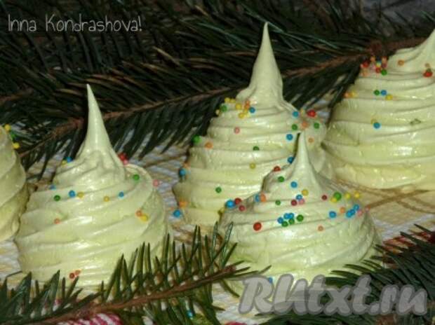 Наши вкусные, воздушные новогодние безе "Ёлочки" готовы. 
