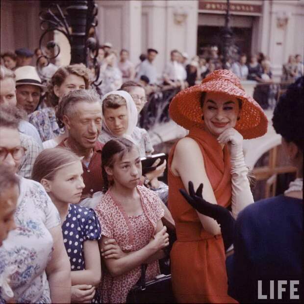 Christian Dior в Москве. 1959 год. (30 фото)