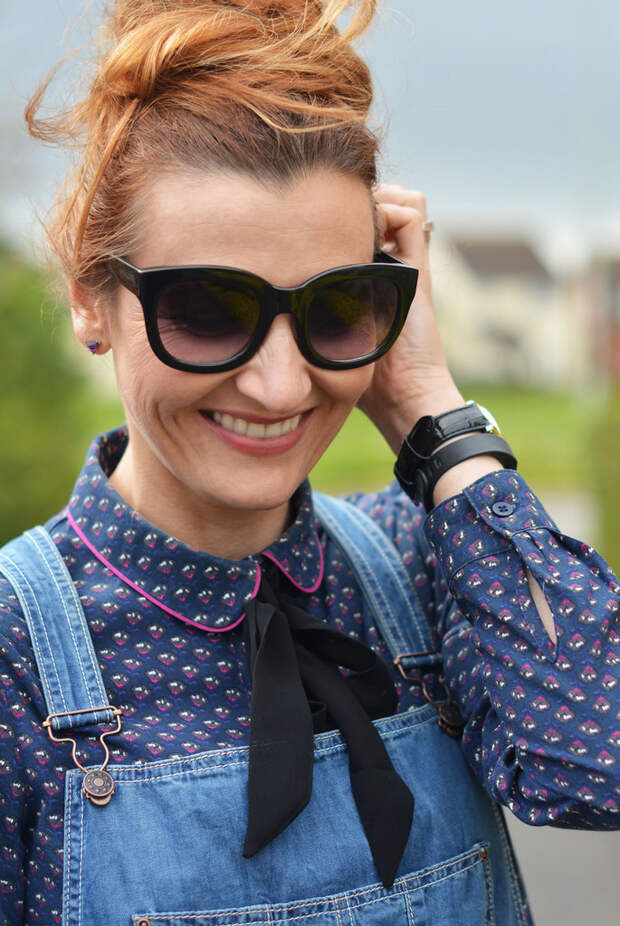 Blue denim dungarees (overalls), patterned Peter Pan collar shirt