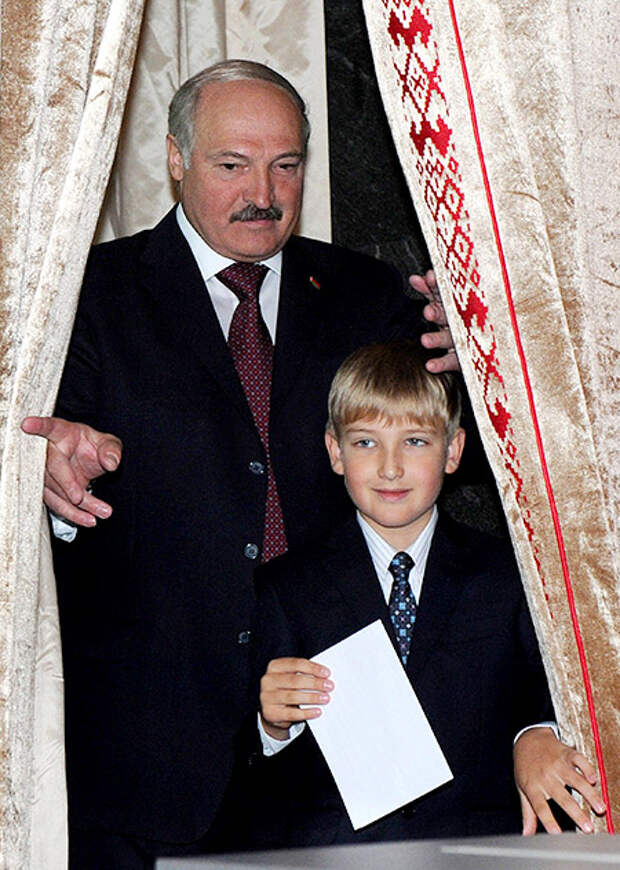 Александр Лукашенко с сыном Колей