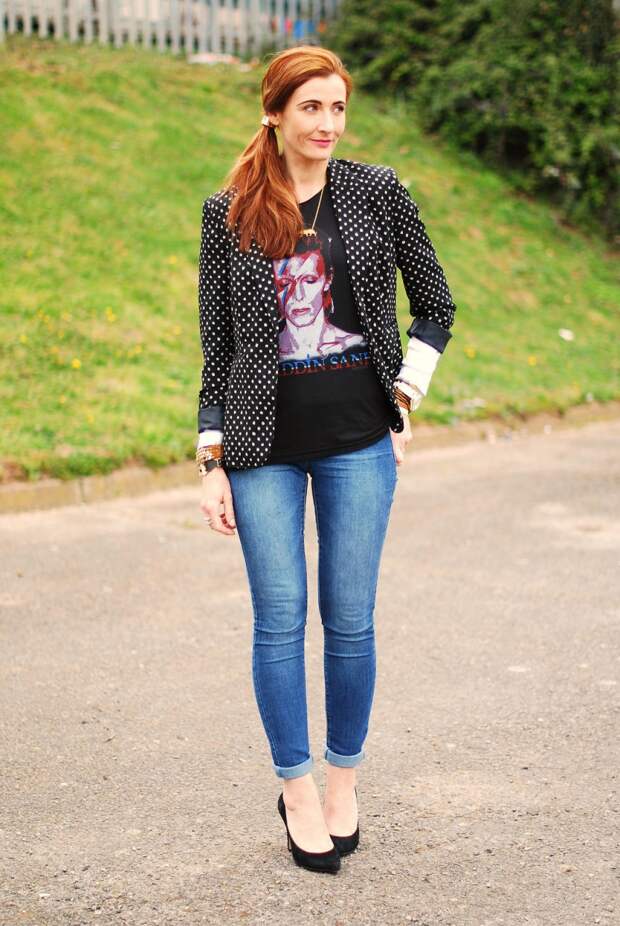 4 Ways to Wear a David Bowie t-shirt | With a polka dot blazer and skinnies