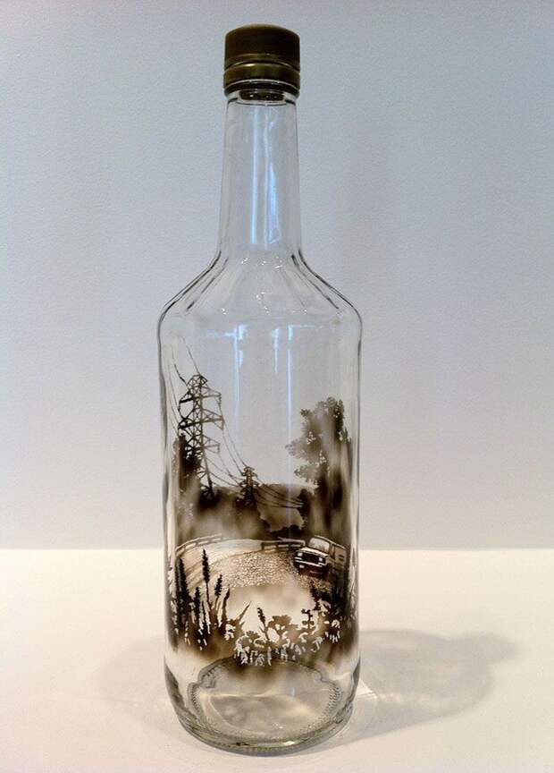 Рисунки дымом внутри бутылок оригинально, художник