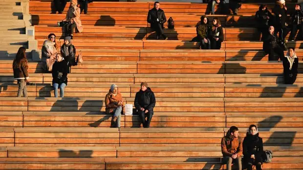 В России стали чаще совершать покупки в кинотеатрах и отелях