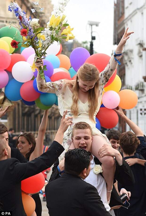 Chivalrous male students came to the aid of their female friends whose feet were no doubt throbbing from nine hours in heels