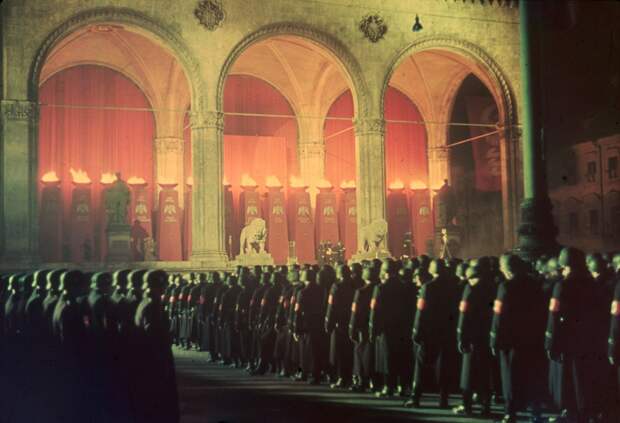 Loyalty oath of Nazi SS troops, Feldherrnhalle, Munich, 1938