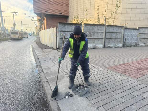 В Петербурге на уборку тротуаров в центре потратят 204 млн
