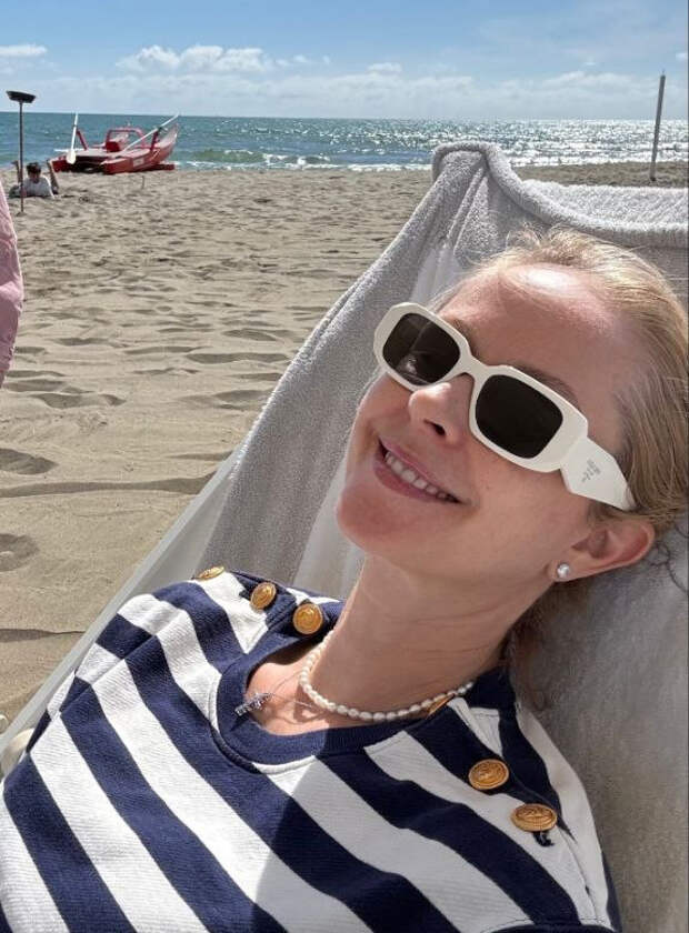 Бывшая жена певца Григория Лепса опубликовала фото с пляжа в Италии