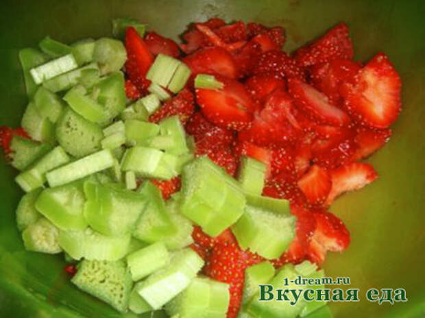 Клубничное варенье с ревенем