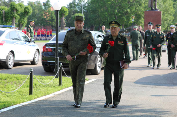 Заместитель Министра обороны РФ генерал-лейтенант Андрей Булыга проинспектировал Уссурийское суворовское военное училище