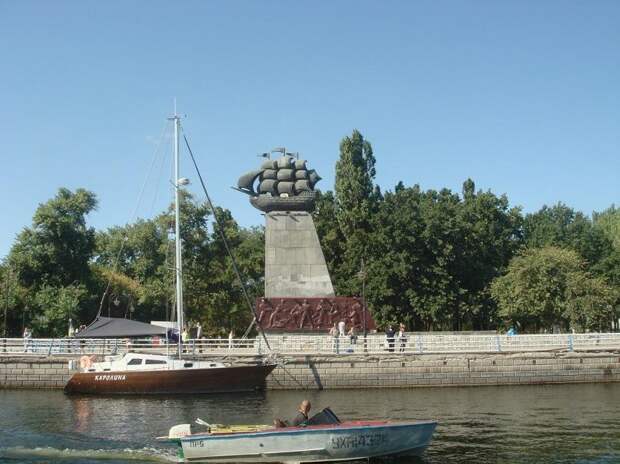 Памятник первому кораблю, Херсон, фото Tochka Zрения, авторское фото