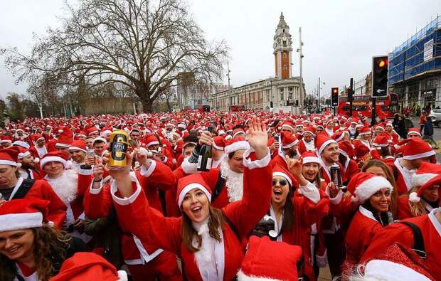 Santacon London 2018: грандиозная попойка Санта-Клаусов в Лондоне