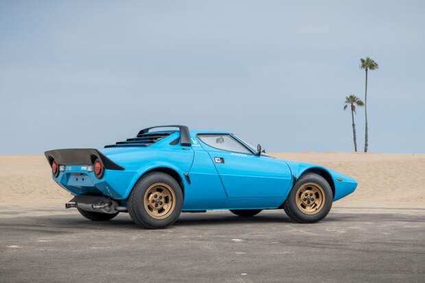 Очень редкий спорткар Lancia Stratos 1975 года выпуска