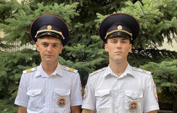 В Новороссийске полицейские вывели семью из горящего дома