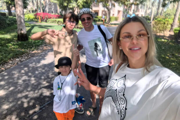 Жена юмориста Вадима Галыгина призналась, что они улетели с детьми из России