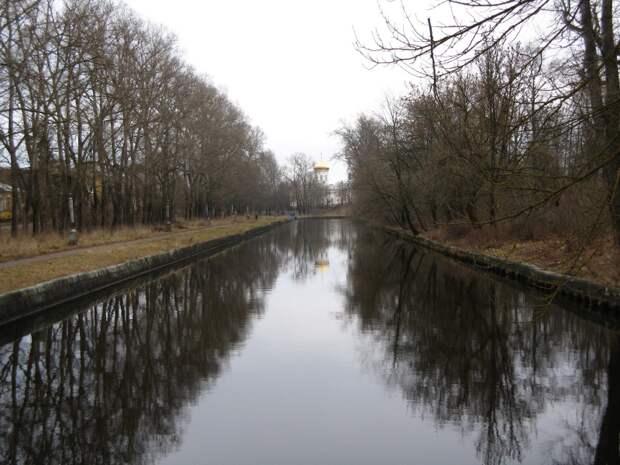 800px-BogoYavlensky_sobor_Tzninski_kanal.JPG