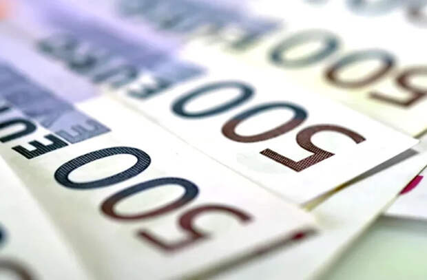 В Швейцарии учительница по ошибке получила десятки тысяч евро и отказывается их вернуть