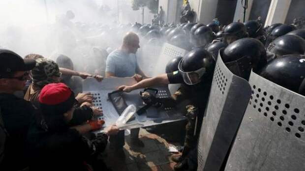 Украинская власть боится только одного: что гранат у боевиков под стенами Рады будет больше, чем 31 августа Анатолий Вассерман - о новом майдане и теракте на митинге у Верховной рады.