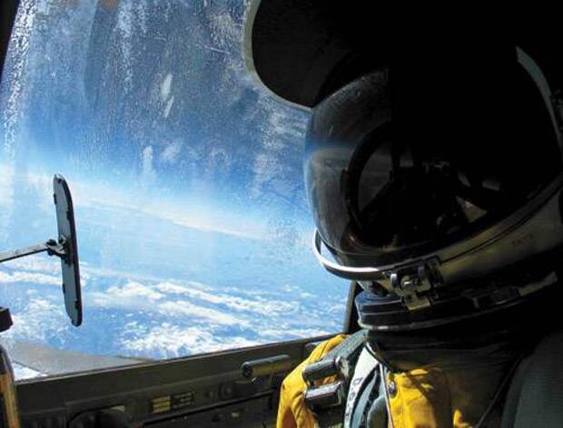 Xарактеристики U-2S Экипаж: 1 Длина: 19,2 м Размах крыльев: 31,4 м Высота: 4,88 м Площадь крыльев: 92,9 м² Максимальный взлетный вес: 18,1 т Двигатель: General Electric turbojet от истребителя F118−101 Максимальная скорость: 805 км/ч Радиус действия: 10 300 км Рабочий потолок: 25 900 м Максимальное время в полете: 12 часов