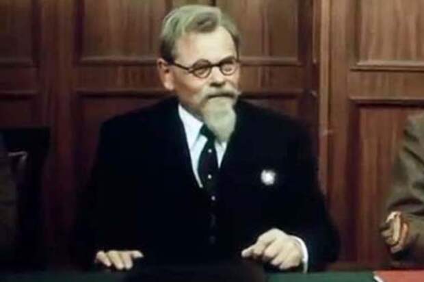 Виктор Уральский в роли Калинина./Фото: кадр из фильма "Сталинград"