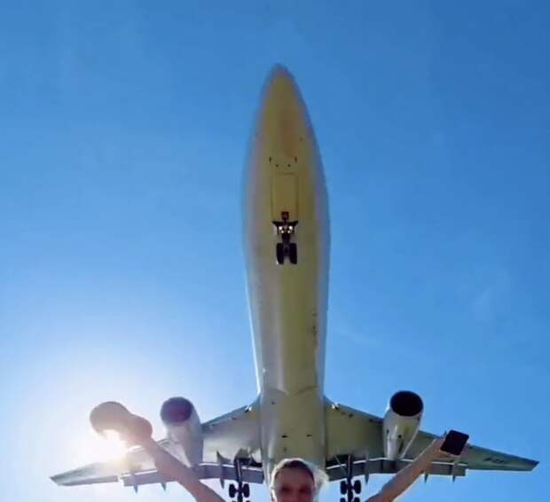 Актриса Екатерина Вилкова показала фигуру в купальнике