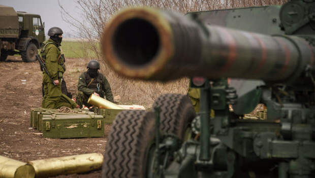 Украинские солдаты на военных учениях возле Мариуполя. Архивное фото Украинские солдаты на военных учениях возле Мариуполя. Архивное фото