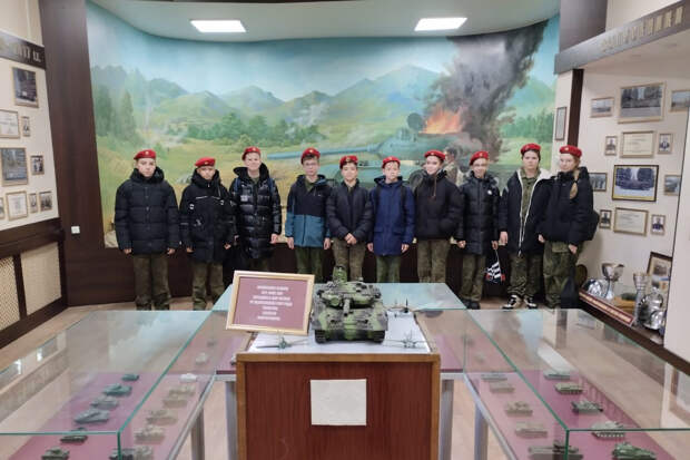 Казанском высшем военном танковом командном училище провели день открытых дверей для юнармейцев