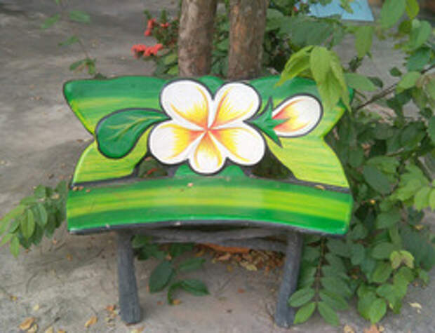 Растительные мотивы тайской садовой мебели