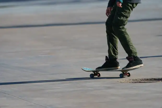 Скейтбордисты открыли сезон на площадках в Ясном проезде