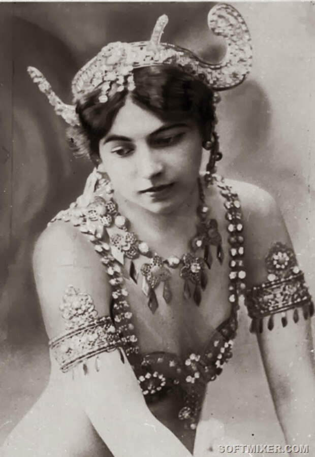 Mata_hari_1907_thumb[2]