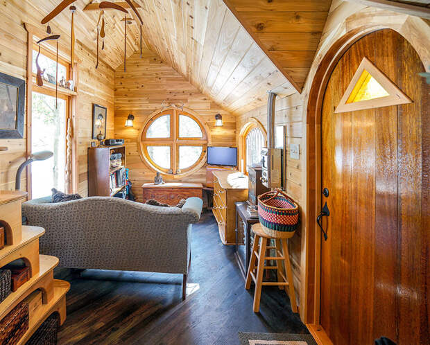 These-People-Live-In-Houses-Smaller-Than-Your-Bedroom27__880