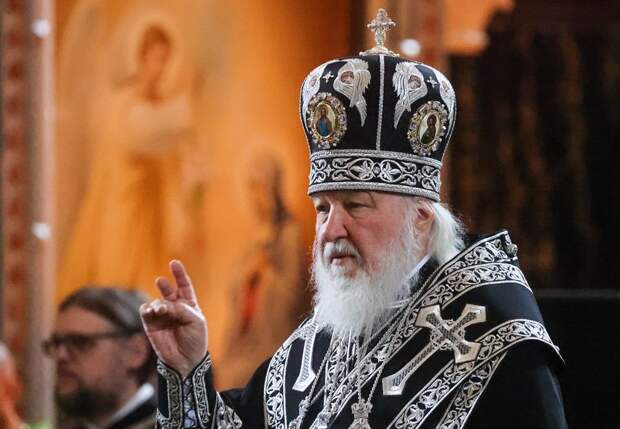 Патриарх Кирилл освятил пасхальные куличи в храме Христа Спасителя в Москве