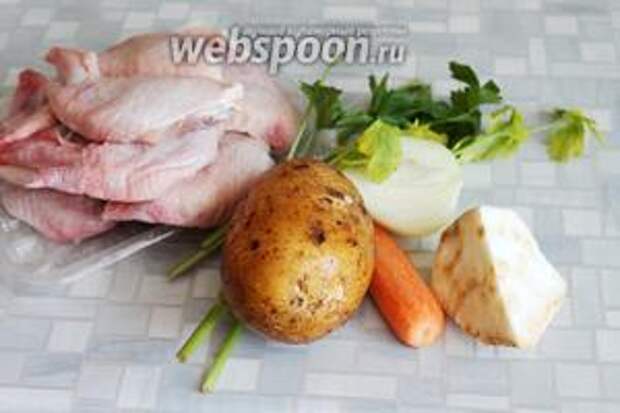 Для супа взять курицу, картофель, морковь, лук, сельдерей, петрушку, соль.