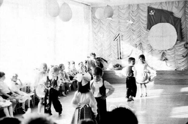 черно-белое фото советских детей