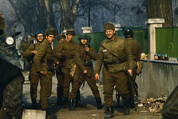94-Ceausescusfall.jpg 94-Ceausescusfall.jpg