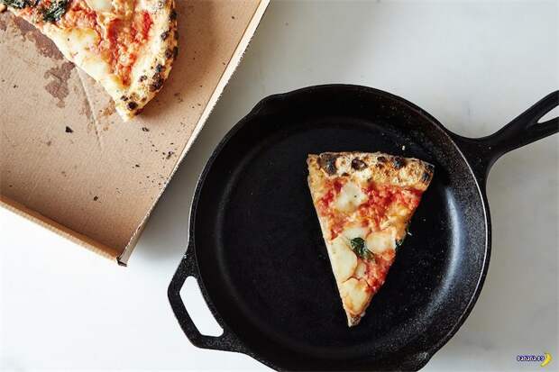 Как правильно греть вчерашнюю пиццу?