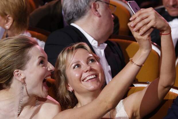 Актриса Екатерина Вилкова (слева) на открытии XXVI Открытого российского кинофестиваля «Кинотавр».