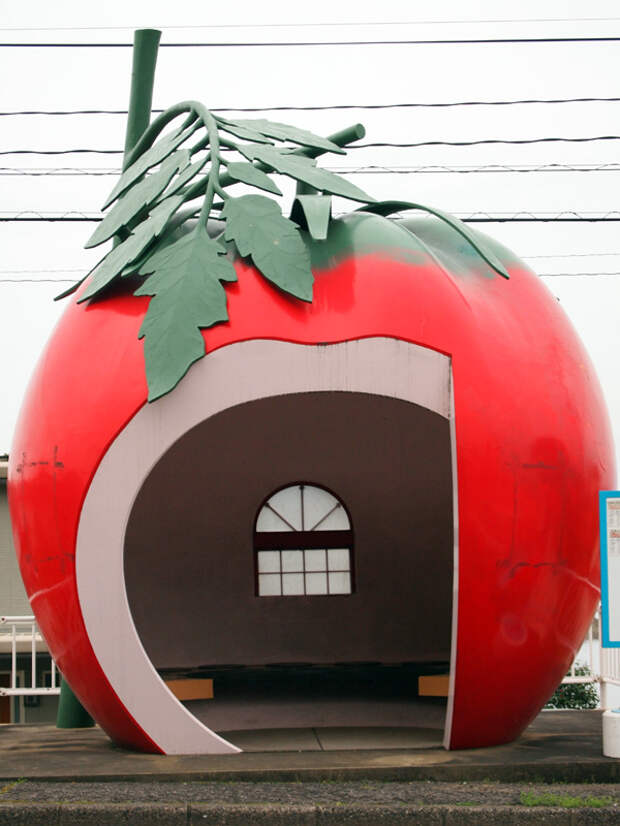 Остановка в виде помидора в Японии