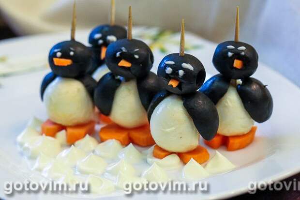 Пингвины из маслин и моцареллы. Фотография рецепта