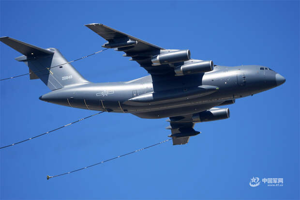 Китайский тяжелый военно-транспортный самолет Y-20