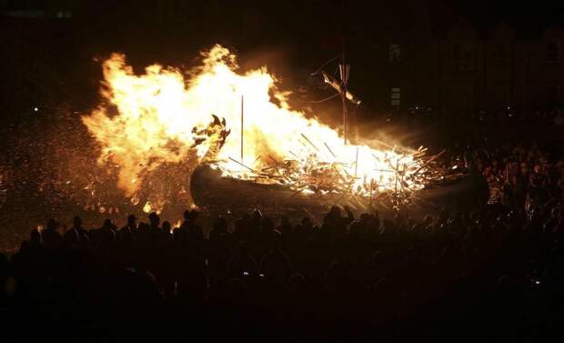 UpHellyAa17 Шетландский праздник Апхеллио