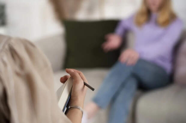 В Петербурге обвиняемую в педофилии учительницу отправили на экспертизу