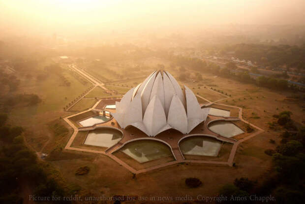 Храм Лотоса на рассвете в Нью-Дели.