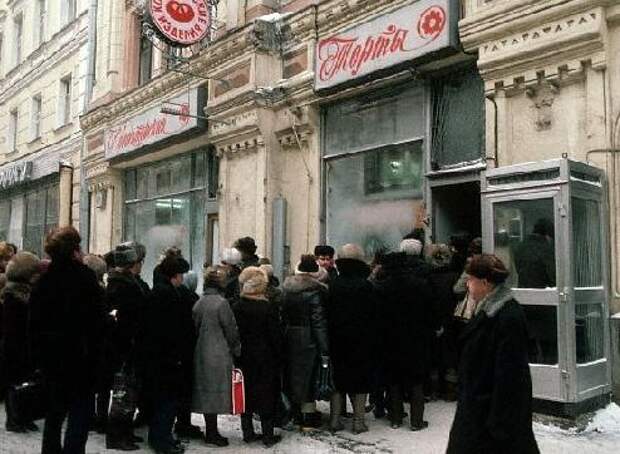 Очереди в магазины в СССР 80-е годы
