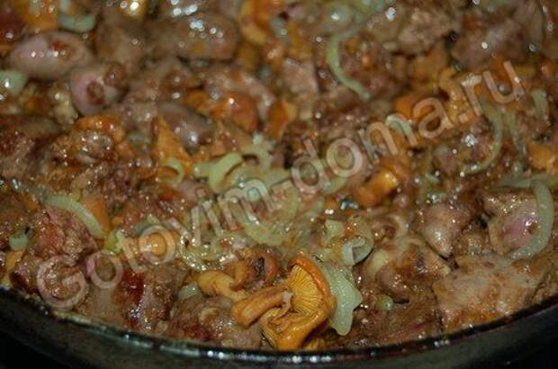 рецепт Куриная печень с грибами