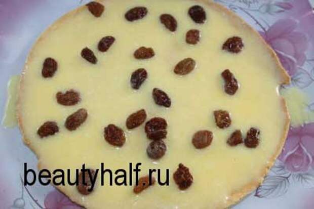Наполеон с изюмом и заварным кремом.
