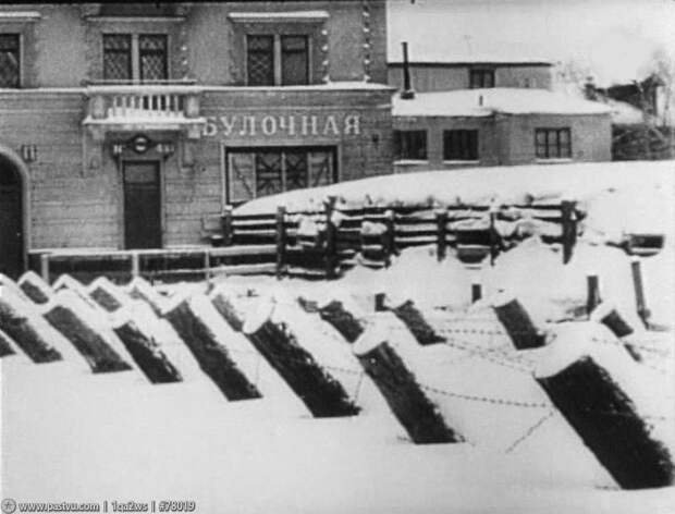 На Ленинградском проспекте – баррикады. 1941, москва, прогулка