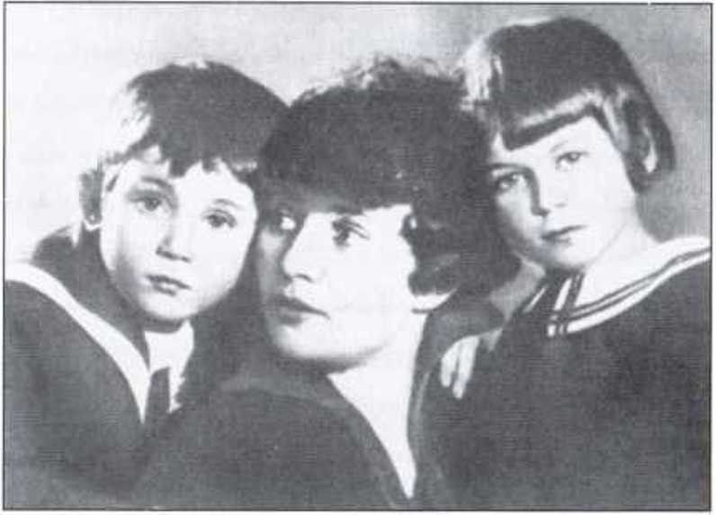 Есенин с мамой