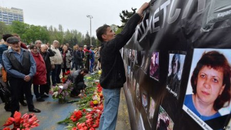 В Одессе проходят мероприятия в память о погибших в Доме профсоюзов (ВИДЕО) В Одессе проходят мероприятия в память о погибших в Доме профсоюзов (ВИДЕО)