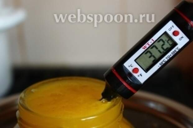 Кастрюльку ставим на маленький нагрев и балансируем нагрев в пределах 40°С. Отставляем с огня, помешиваем, прижимая веточки тимьяна. И так, пока вас не будет устраивать интенсивность вкуса и аромата.